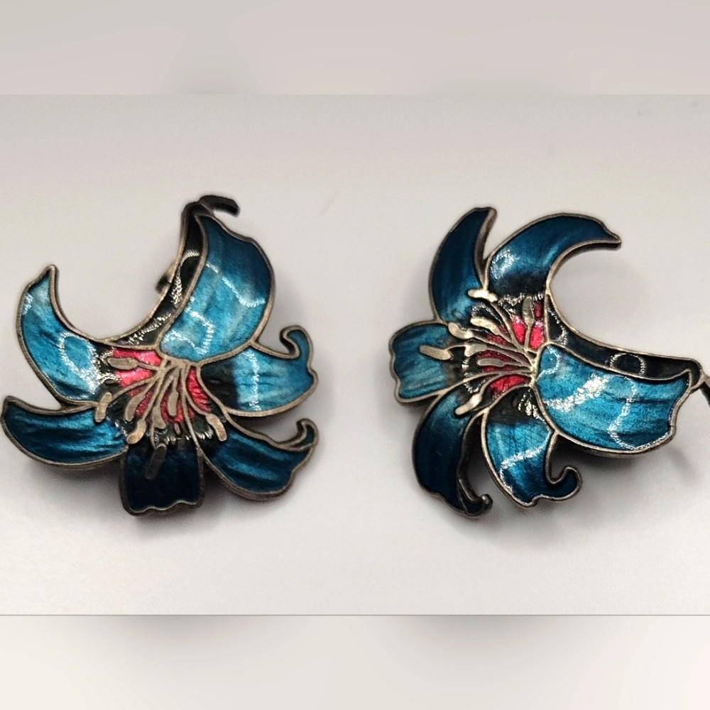 SOLD on another Platform Vintage Cloisonné Flower Earrings - Picture 1 of 3